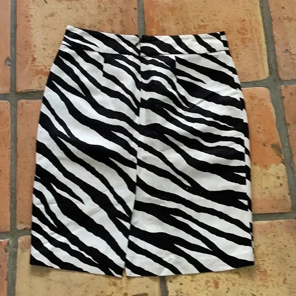 Banana Republic Linen Blend Zebra Pencil Skirt Size 4 - Picture 3 of 8